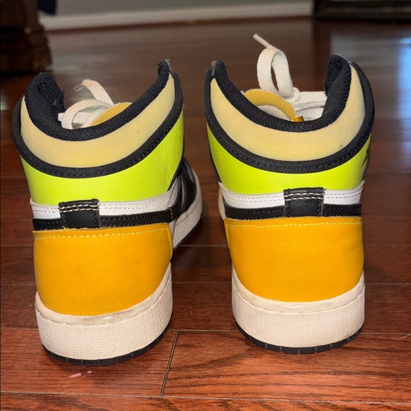 Air Jordan 1 High-Top Sneakers in White, Black & Yellow Size: 7 Youth - Picture 4 of 8